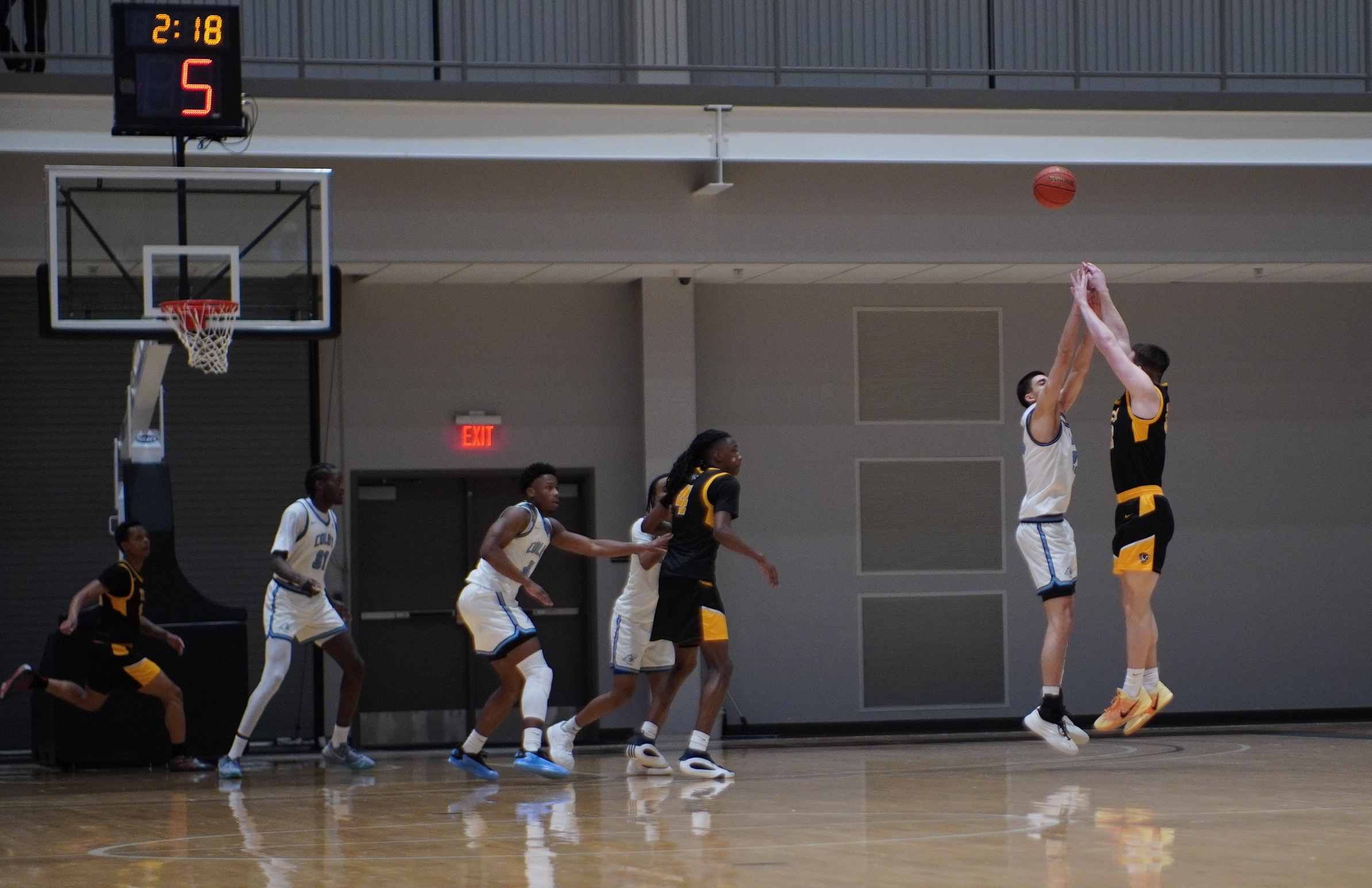 Tigers Fall to Colby at the Buzzer